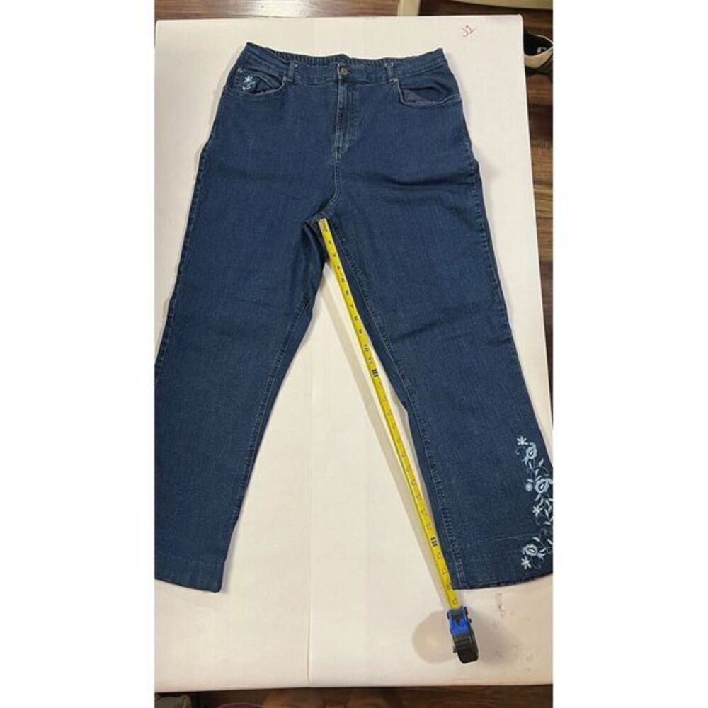 Woman's D And Co Pull On Xl Jeans With Flower Embroidered. ‎ Cute Classy